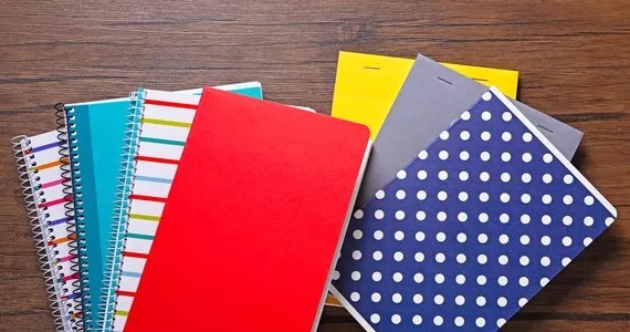 Ile kosztuje zeszyt 60 kartkowy? Ceny i porównania w sklepach