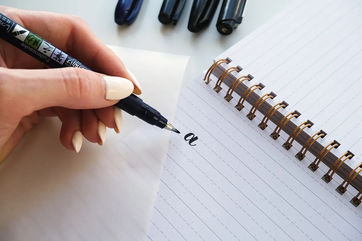 Zeszyt dla leworęcznych czym się różnią – uniknij trudności w pisaniu